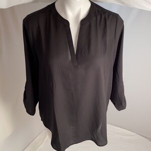Everleigh black v-neck blouse M